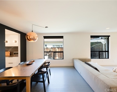 11049 Blix Street - Photo Thumbnail 10