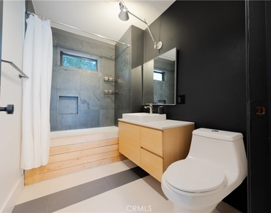 11049 Blix Street - Photo Thumbnail 25