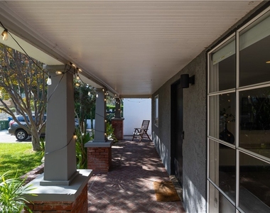 11049 Blix Street - Photo Thumbnail 4