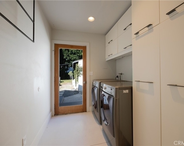 11049 Blix Street - Photo Thumbnail 26
