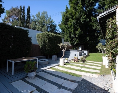 11049 Blix Street - Photo Thumbnail 27