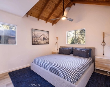 333 Downey Drive - Photo Thumbnail 5