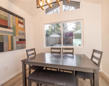333 Downey Drive - Photo Thumbnail 4