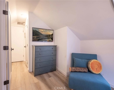 333 Downey Drive - Photo Thumbnail 13
