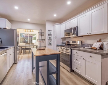 333 Downey Drive - Photo Thumbnail 2