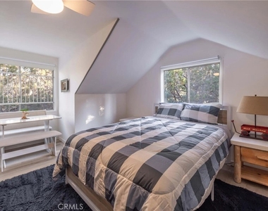 333 Downey Drive - Photo Thumbnail 12