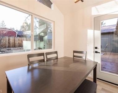 333 Downey Drive - Photo Thumbnail 3