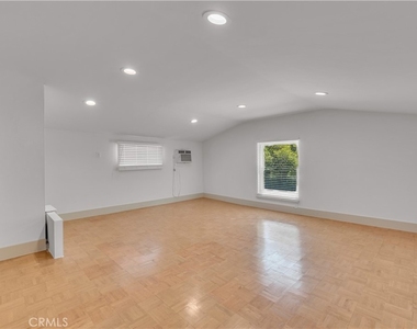 11944 Hesby Street - Photo Thumbnail 40