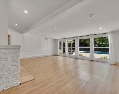 11944 Hesby Street - Photo Thumbnail 8