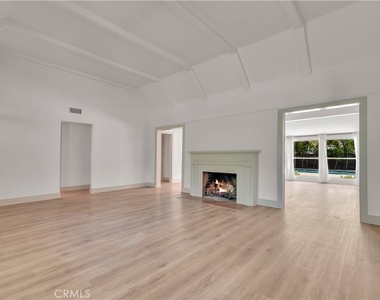 11944 Hesby Street - Photo Thumbnail 7