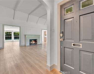 11944 Hesby Street - Photo Thumbnail 3