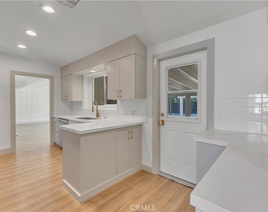 11944 Hesby Street - Photo Thumbnail 14