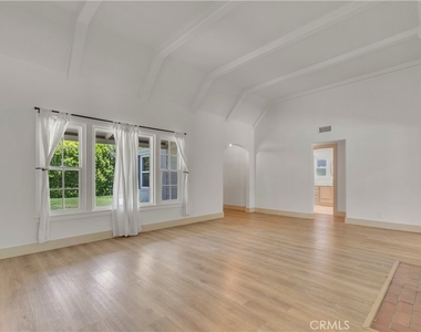 11944 Hesby Street - Photo Thumbnail 5