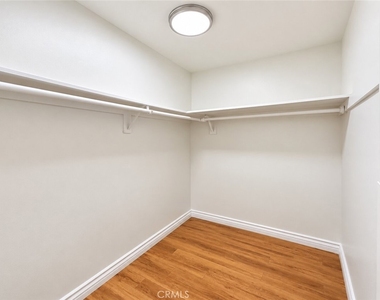 1126 Elm Avenue - Photo Thumbnail 8