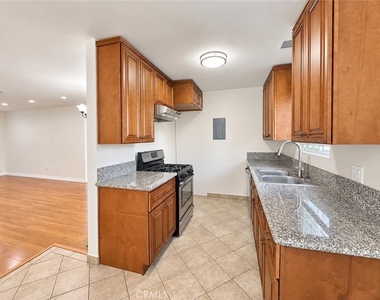 1126 Elm Avenue - Photo Thumbnail 2