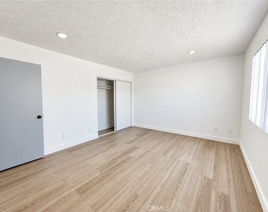 801 E Chestnut Street - Photo Thumbnail 7