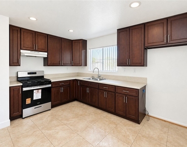 801 E Chestnut Street - Photo Thumbnail 2