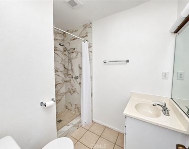 801 E Chestnut Street - Photo Thumbnail 5