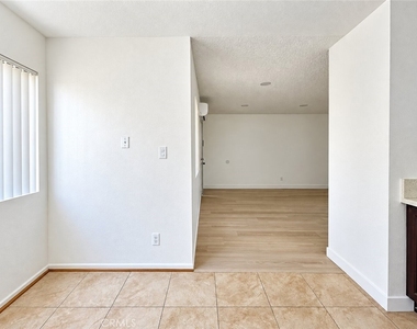 801 E Chestnut Street - Photo Thumbnail 3