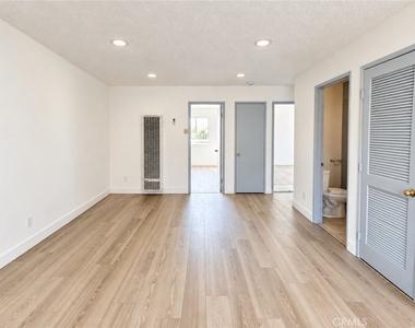 801 E Chestnut Street - Photo Thumbnail 1
