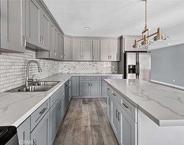 1175 N Alexandria Avenue - Photo Thumbnail 6