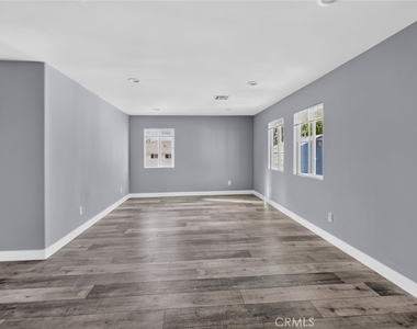 1175 N Alexandria Avenue - Photo Thumbnail 8