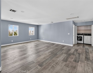 1175 N Alexandria Avenue - Photo Thumbnail 10