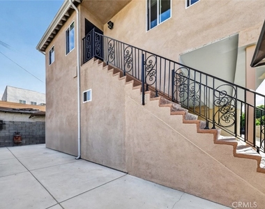 1175 N Alexandria Avenue - Photo Thumbnail 2