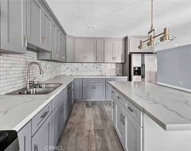 1175 N Alexandria Avenue - Photo Thumbnail 7