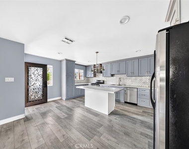 1175 N Alexandria Avenue - Photo Thumbnail 24
