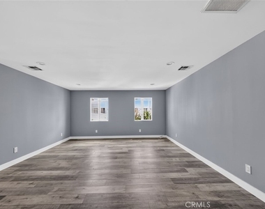 1175 N Alexandria Avenue - Photo Thumbnail 14