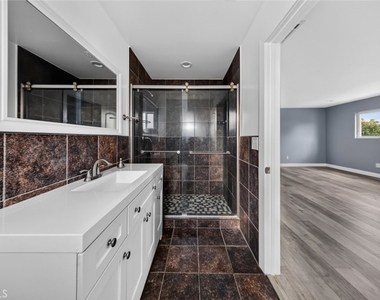 1175 N Alexandria Avenue - Photo Thumbnail 17