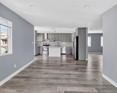1175 N Alexandria Avenue - Photo Thumbnail 11