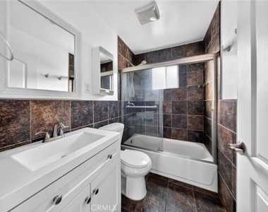 1175 N Alexandria Avenue - Photo Thumbnail 20