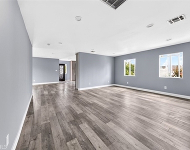 1175 N Alexandria Avenue - Photo Thumbnail 23