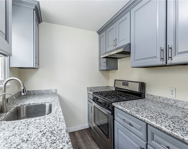 181 S Marengo Avenue - Photo Thumbnail 8