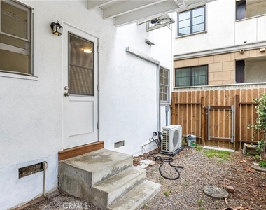 181 S Marengo Avenue - Photo Thumbnail 14