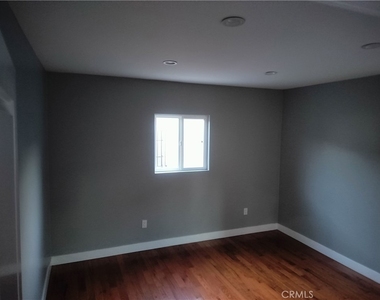 11226 S Broadway - Photo Thumbnail 7