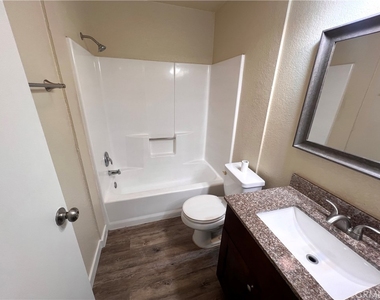 4307 W 142nd Street - Photo Thumbnail 10