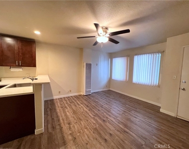 4307 W 142nd Street - Photo Thumbnail 3