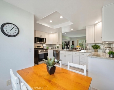 5548 E Vista Del Amigo - Photo Thumbnail 18