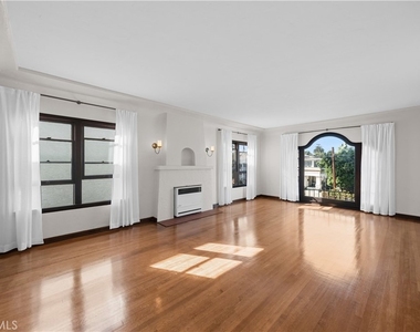 1826 E 2nd - Photo Thumbnail 5