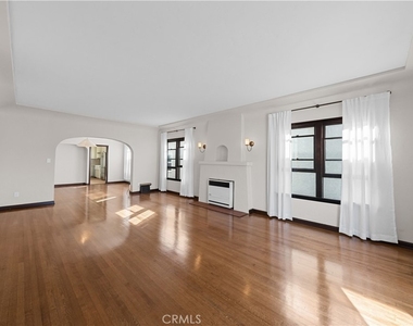 1826 E 2nd - Photo Thumbnail 6
