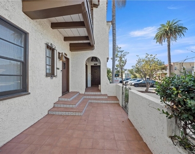1826 E 2nd - Photo Thumbnail 3