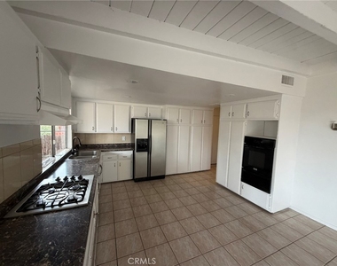 6792 Rolling Hills Drive - Photo Thumbnail 4