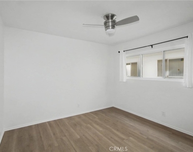 1010 E 32nd - Photo Thumbnail 11
