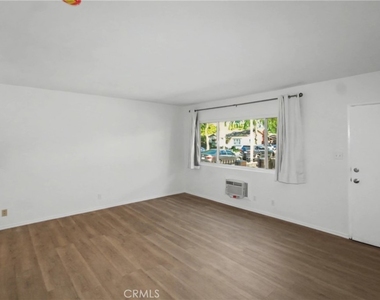 1010 E 32nd - Photo Thumbnail 2