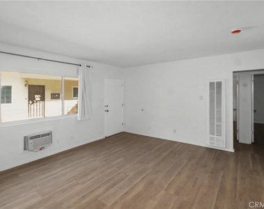 1010 E 32nd - Photo Thumbnail 6