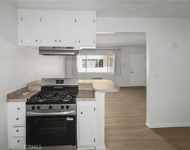 1010 E 32nd - Photo Thumbnail 9