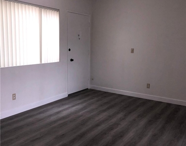 312 10th Street - Photo Thumbnail 2